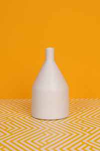 Palma Sleek Ceramic Vase (18cm)