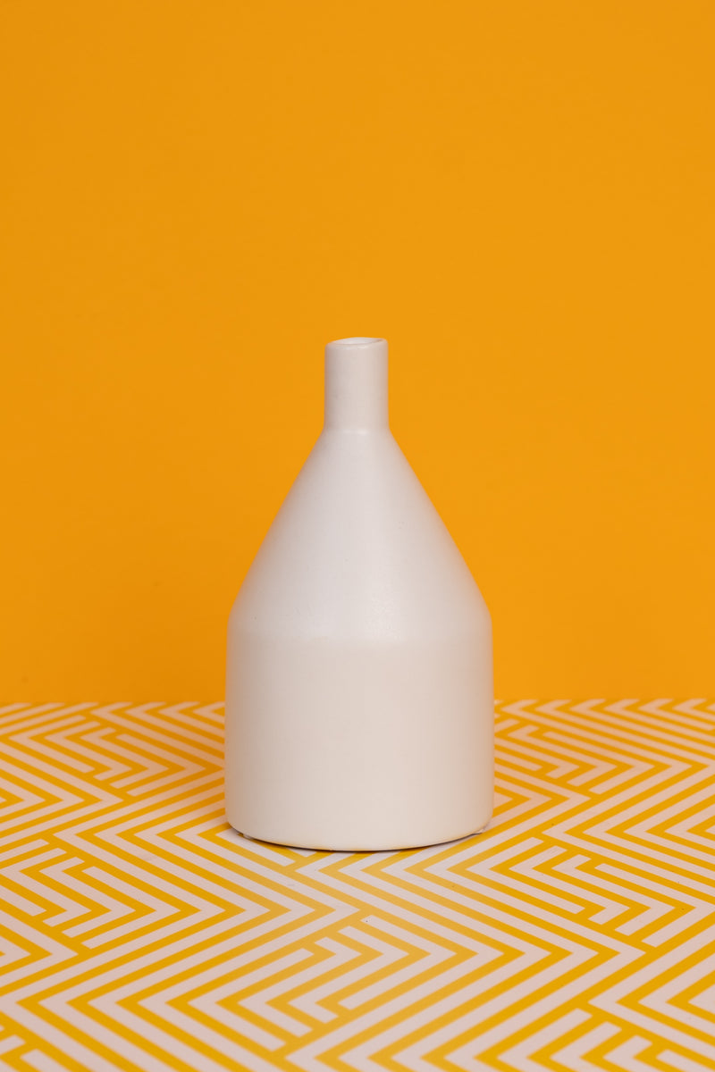 Palma Sleek Ceramic Vase (18cm)