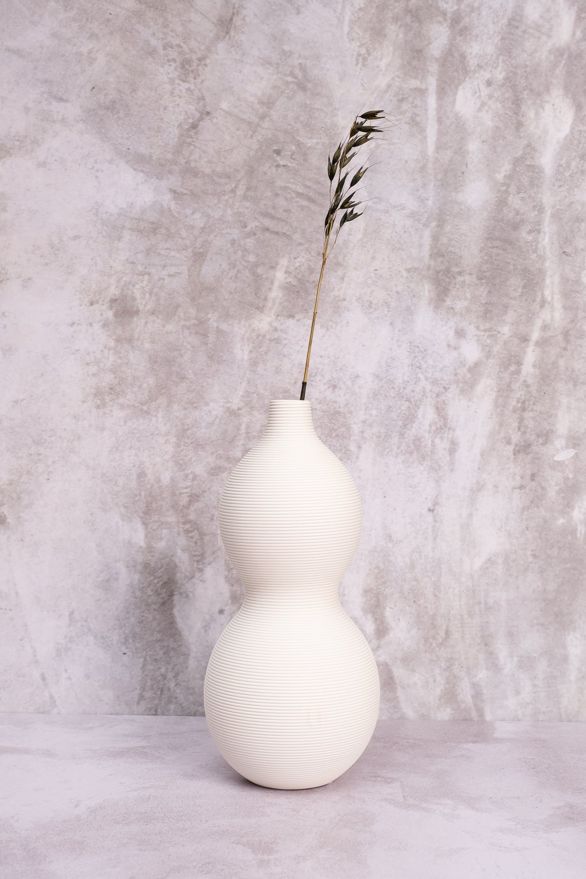 White Shapely Versailles Ceramic Vase (28,5cm)