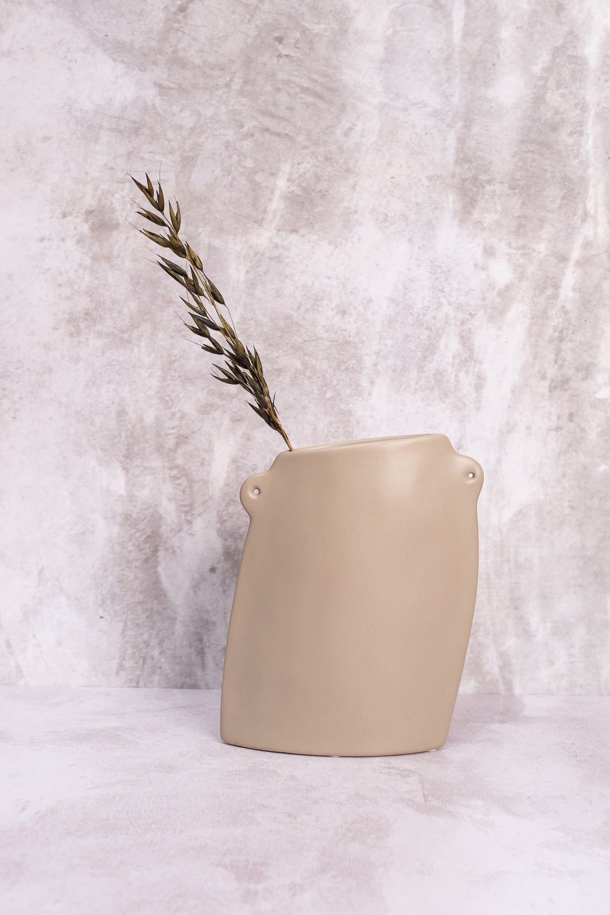 Flat Nantes Ceramic Vase (21cm)