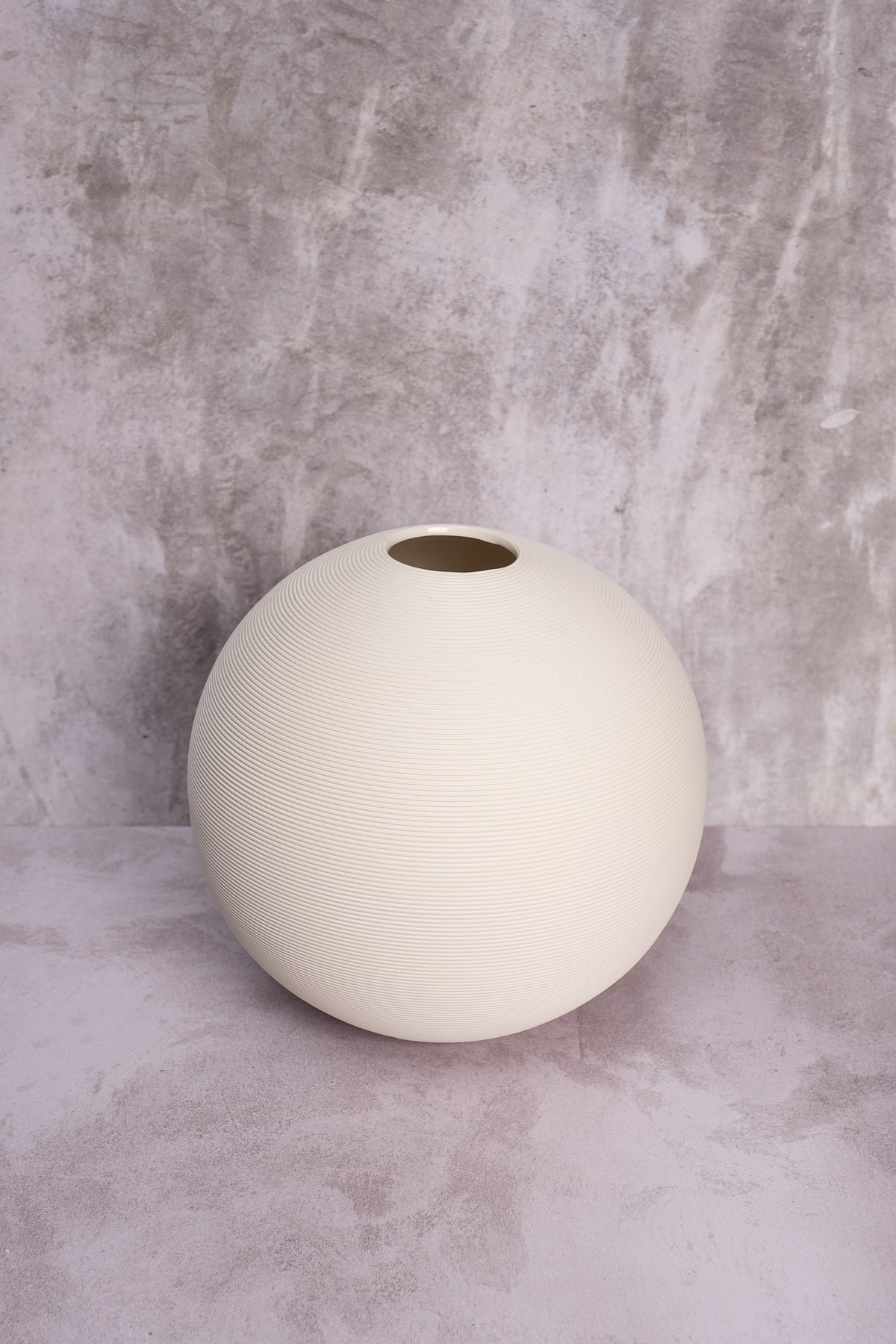 Large Ribbed White Amalfi Ceramic Vase (25cm)