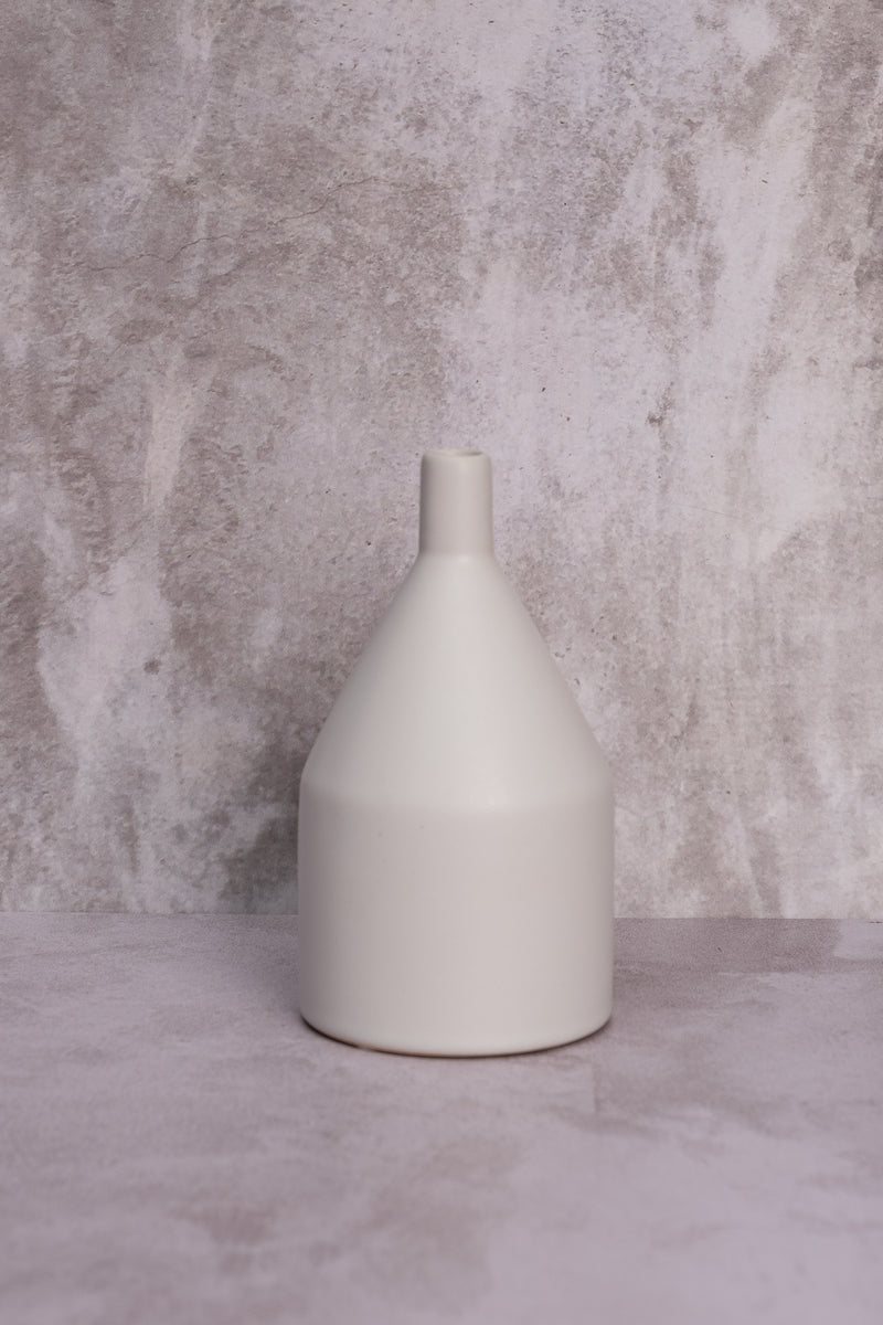 Palma Sleek Ceramic Vase (18cm)